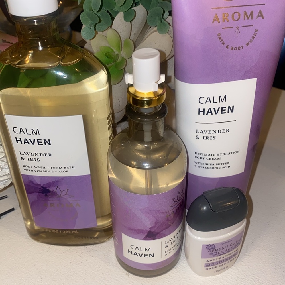 Bath and Bodyworks Aromatherapy Calm Haven Lavender and Iris Gift Set - Picture 3 of 4